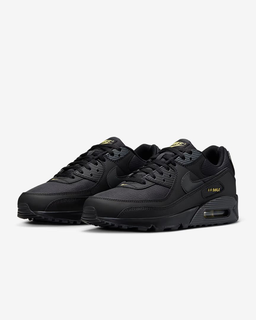 Immagine 3 per Nike Air Max 90: L'Icona che Rifiuta di Invecchiare o una Gloriosa Reliquia?