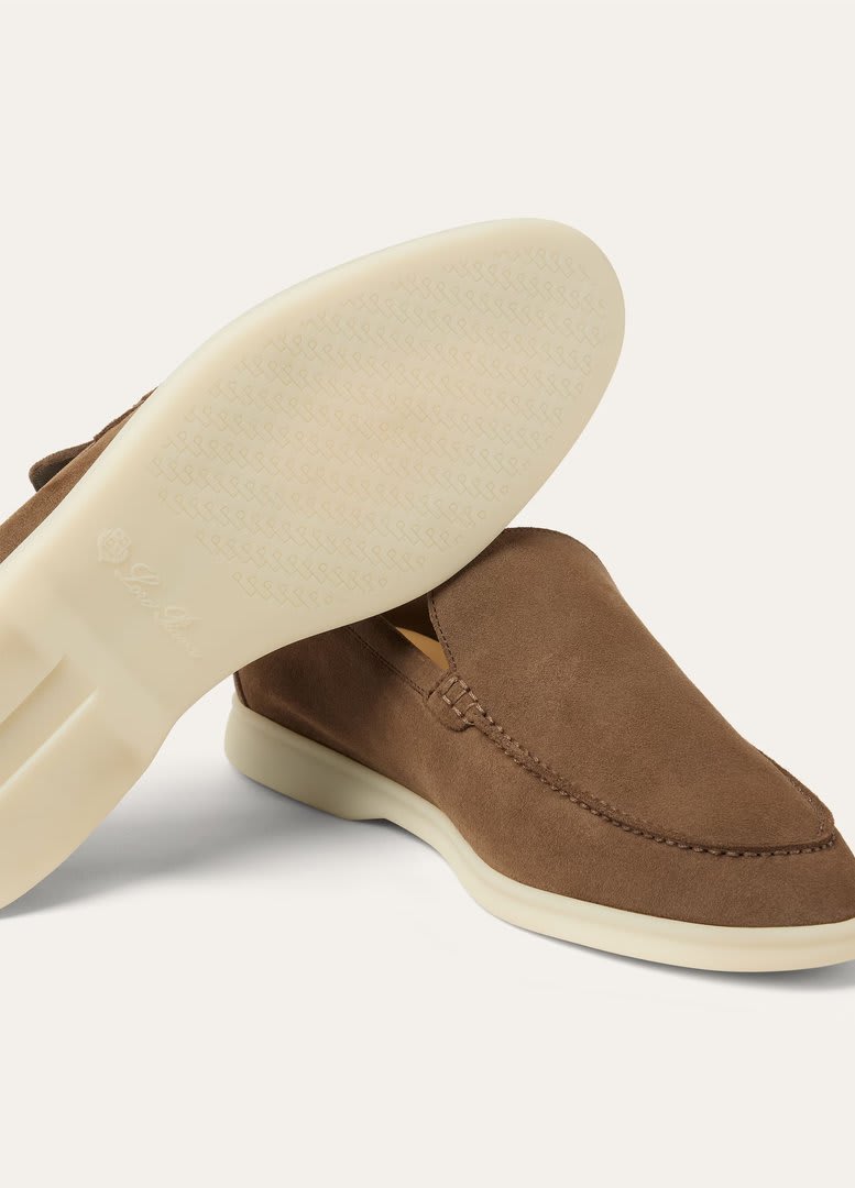 Loro Piana Summer Walk: L'Icona del Lusso Discreto