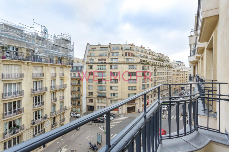 Balcon appartement parisien