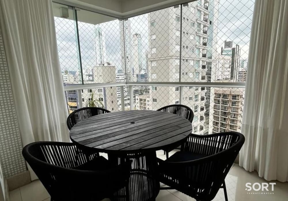 Vista Living Apartamento no Edifício Garden Plaza
