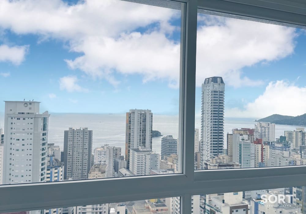 Apartamento com Vista Mar no Edifício Residencial Camboas