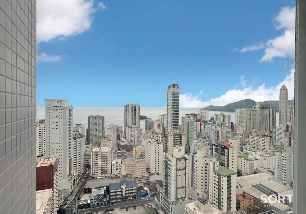 Apartamento com Vista Mar no Edifício Residencial Camboas