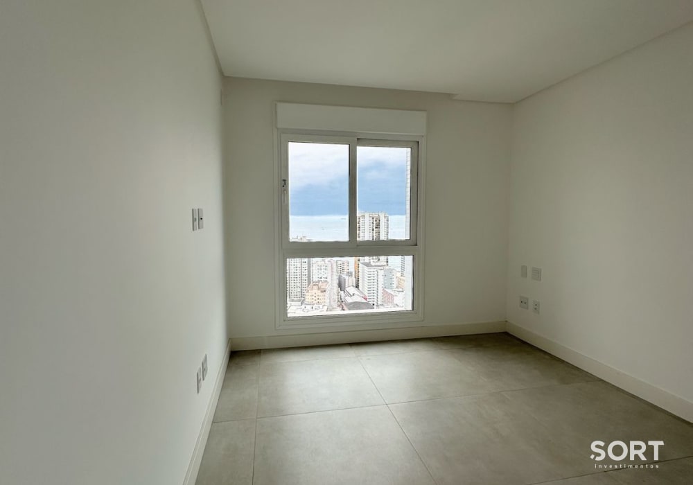 Apartamento com Vista Mar no Edifício Residencial Camboas