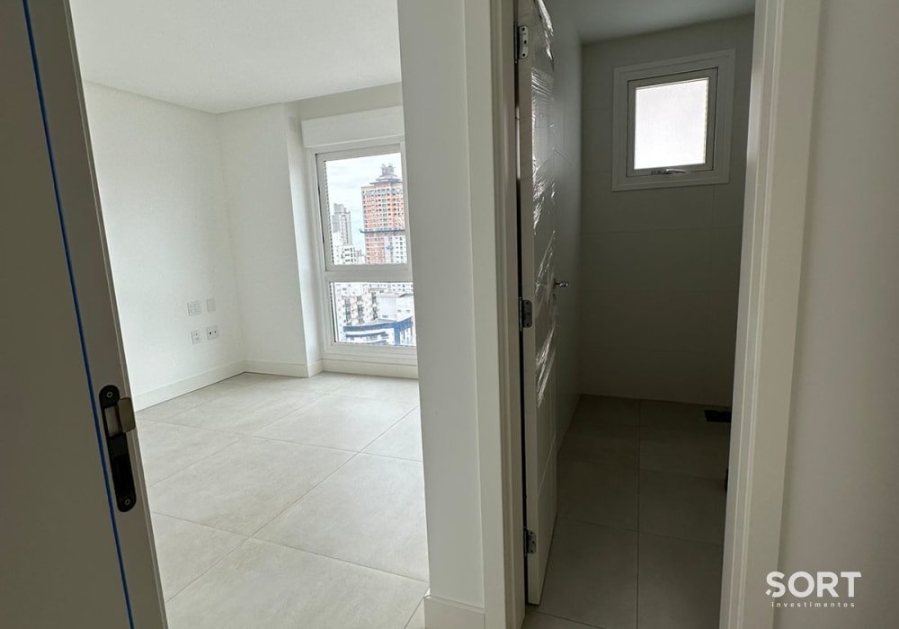 Apartamento com Vista Mar no Edifício Residencial Camboas