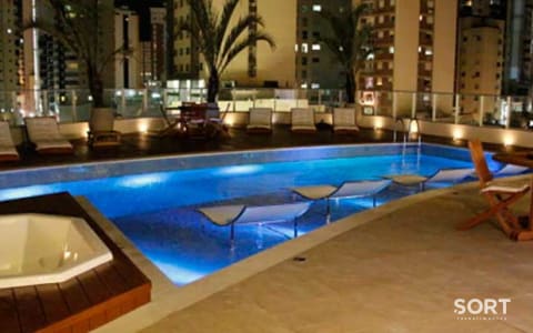 Piscina Isis Sun Tower Balneário Camboriú