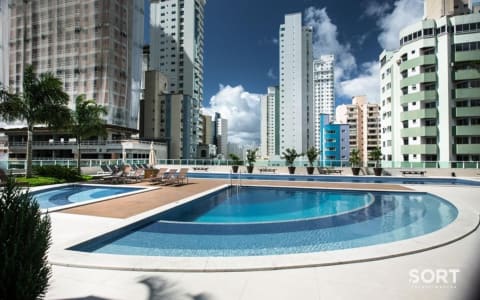 Piscina Torre de Lyon Barra Norte Balneário Camboriú