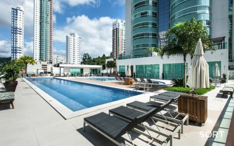 Piscina Torre de Lyon Barra Norte Balneário Camboriú