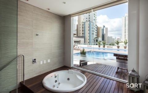 Hidromassagem spa Torre de Lyon Barra Norte Balneário Camboriú