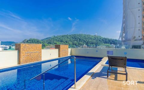 Piscina Residencial Merithamon Balneário Camboriú