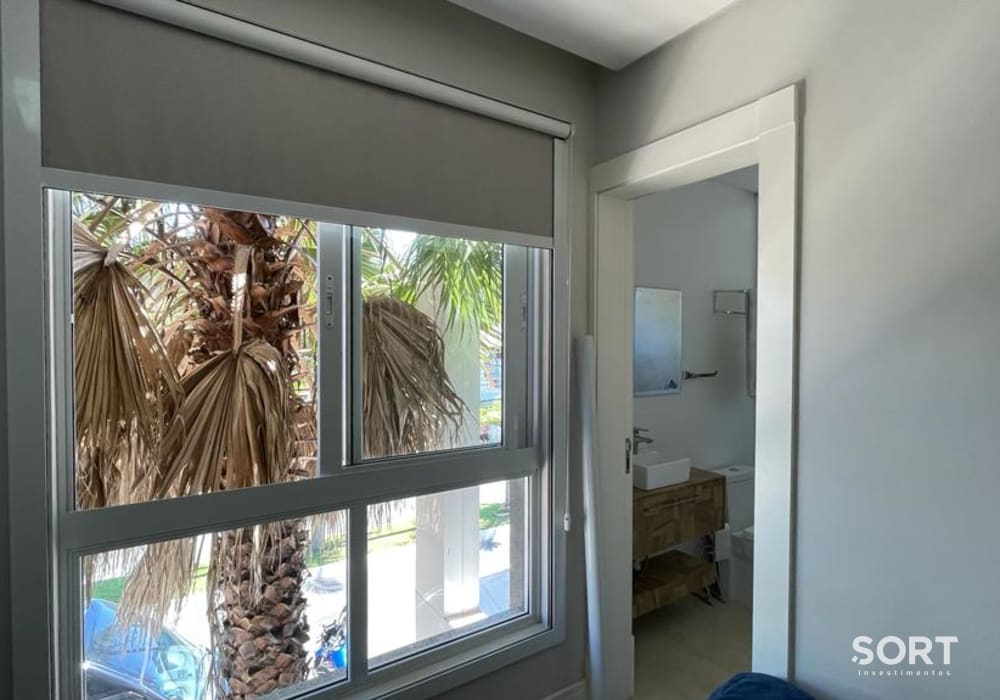 Suíte Janela Apartamento Quadra Mar no Edifício Brava Ocean Home Club