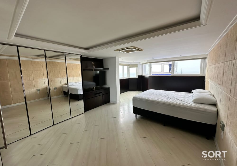 Suíte Master Cobertura Duplex Frente Mar no Edifício Theiss Heim