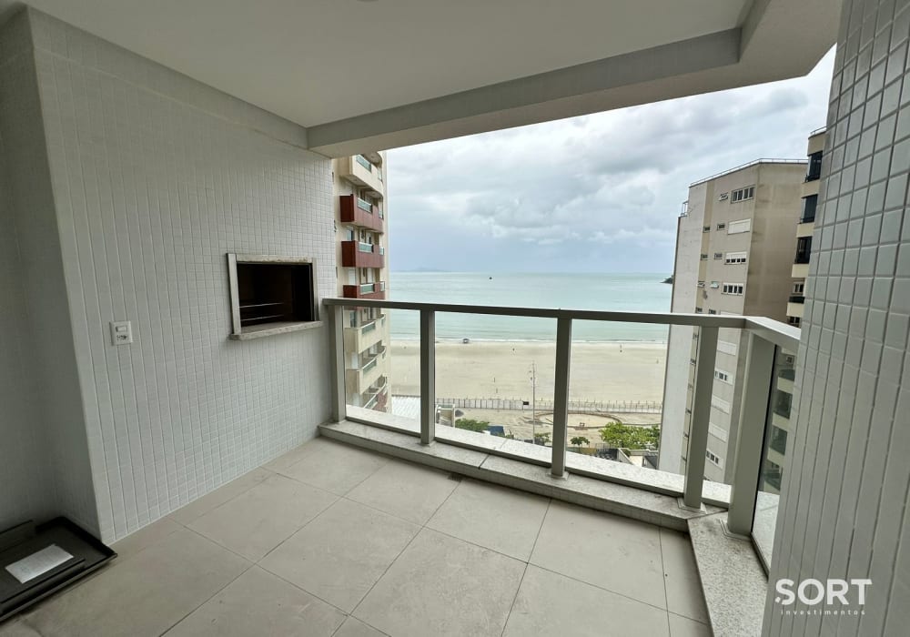 Sacada com Churrasqueira Apartamento Vista Mar no Edifício Ilhas Marianas