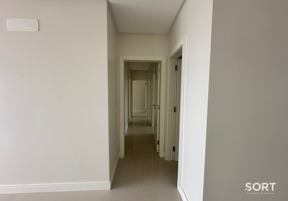 Corredor Apartamento Vista Mar no Edifício Ilhas Marianas