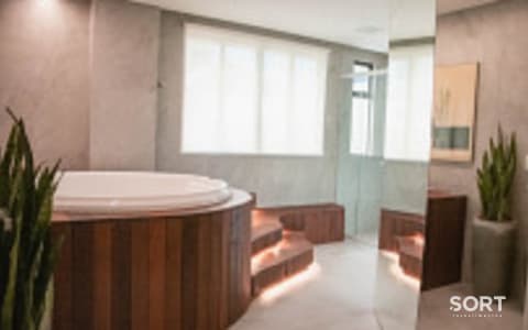 Spa Surfers Paradise