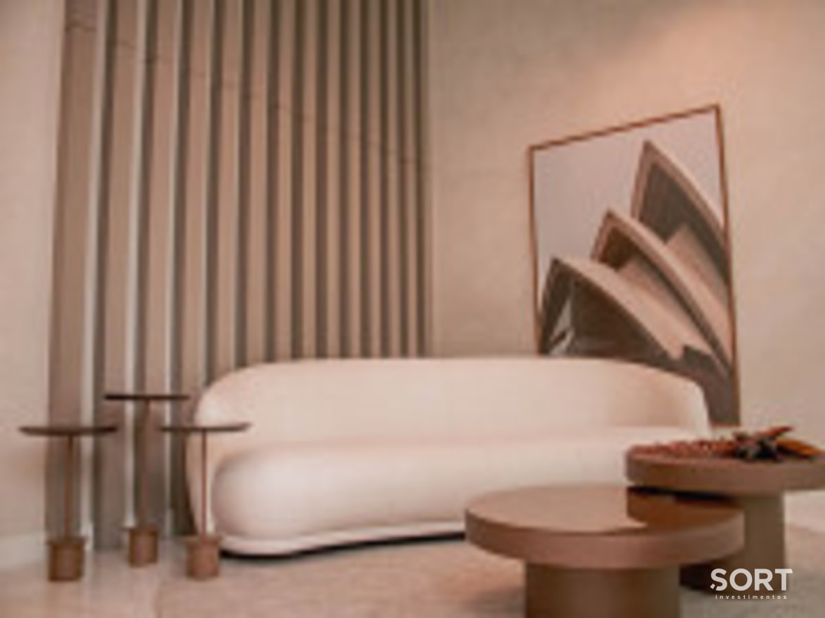 Hall Surfers Paradise
