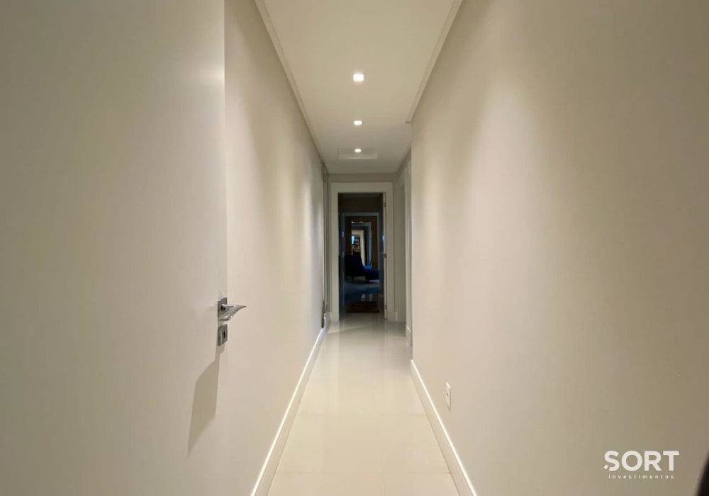 Corredor Apartamento no Edifício Opera Plaza