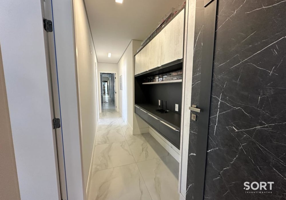 Corredor Apartamento no Edifício Golden Bay