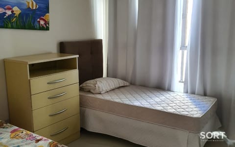 Quarto Apartamento Frente Mar no Edifício Maria Luiza