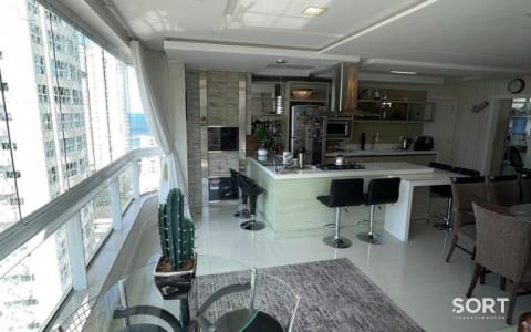 Living Apartamento no Edifício Costa Arvoredo