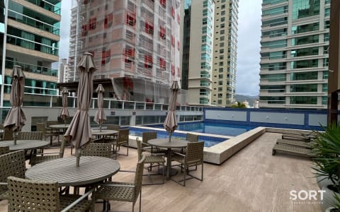 Área Piscina Siena Towers