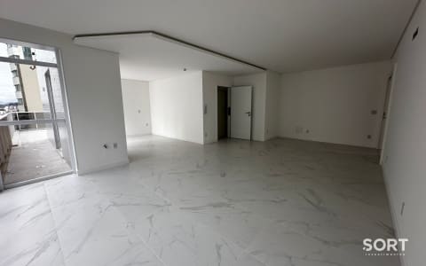 Amplo Apartamento no Edifício Unique Tower