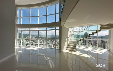 Ampla Cobertura Duplex Vista Mar no Edifício Magnifique Tower Residence