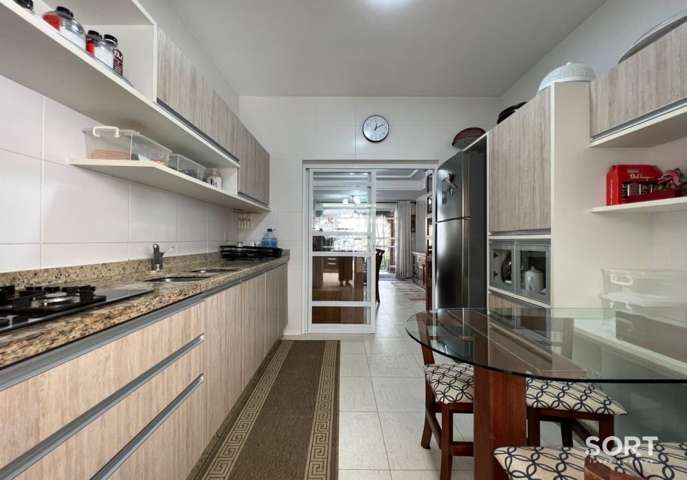 Cozinha Casa no Condomínio Porto Estaleiro