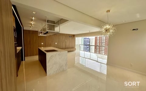 Amplo Apartamento Quadra Mar no Edifício Santos Drumond