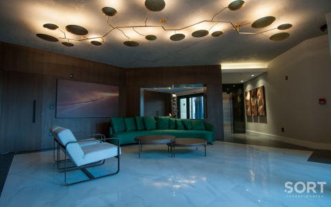 Hall Via Marina