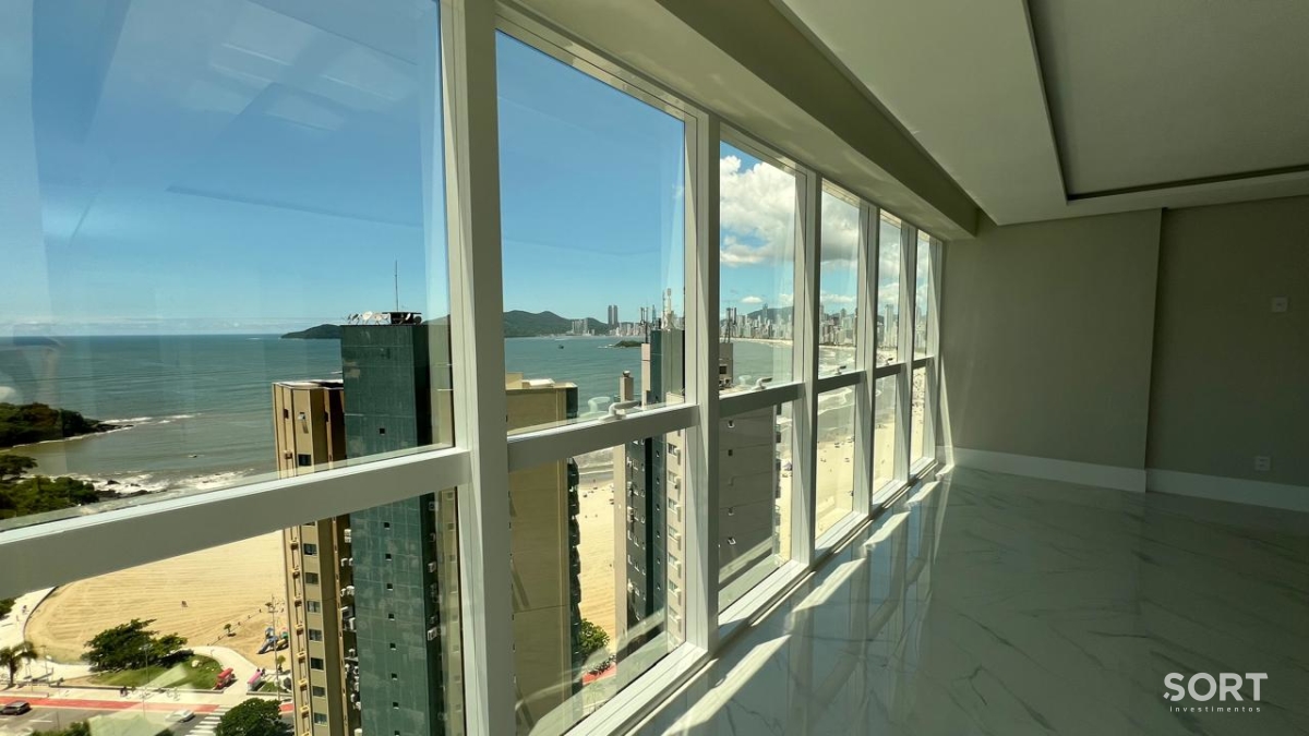 Apartamento Vista Mar no Edifício Skyline Tower
