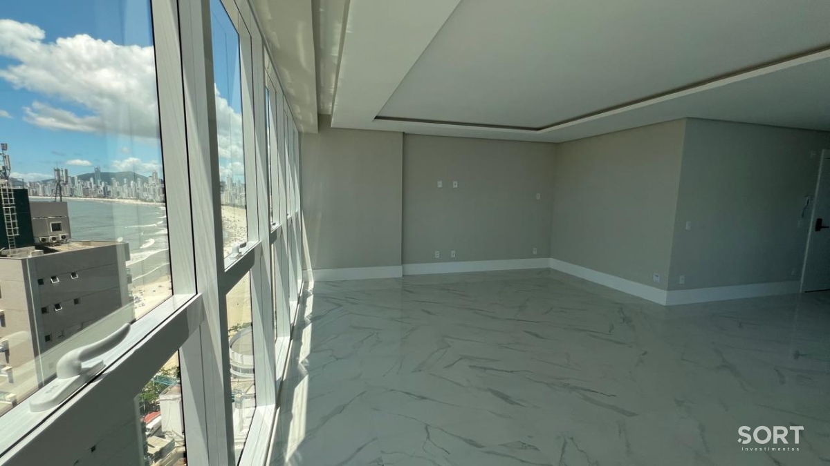 Apartamento Vista Mar no Edifício Skyline Tower