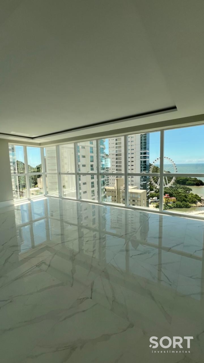 Apartamento Vista Mar no Edifício Skyline Tower