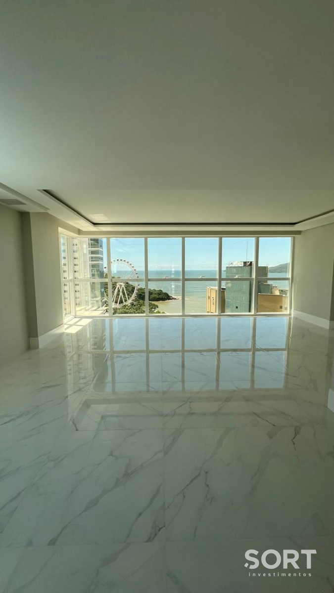 Apartamento Vista Mar no Edifício Skyline Tower