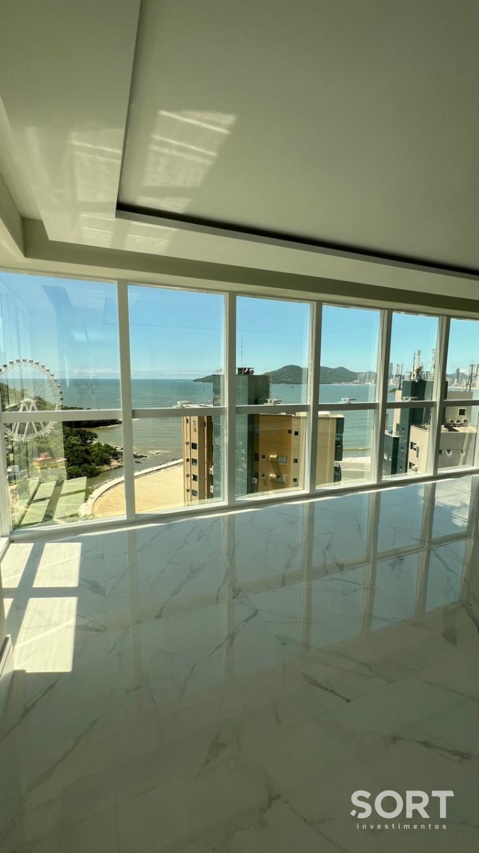 Apartamento Vista Mar no Edifício Skyline Tower