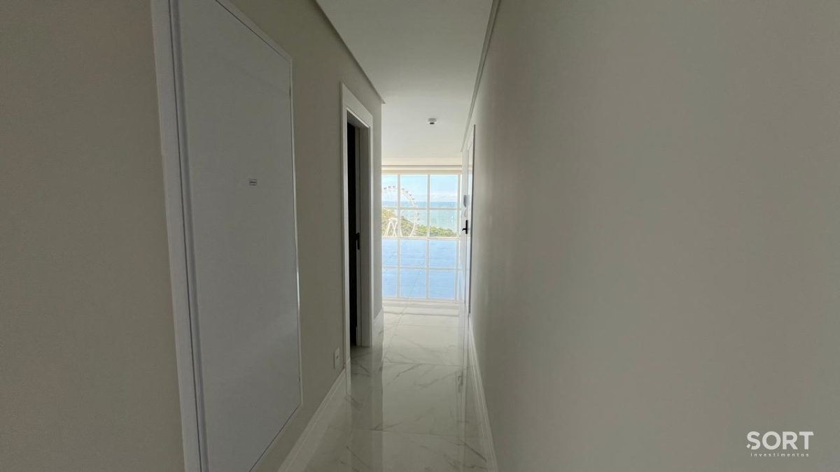 Apartamento Vista Mar no Edifício Skyline Tower