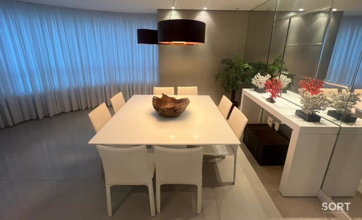 Mesa de Jantar Apartamento Mobiliado na Barra Norte Edifício Torre de Mônaco