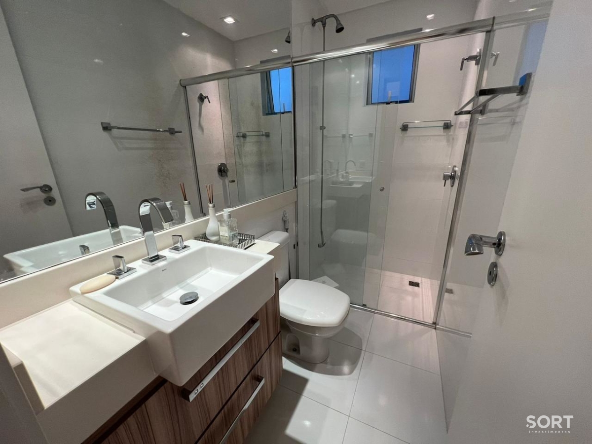 Banheiro Suíte Apartamento Mobiliado na Barra Norte Edifício Torre de Mônaco