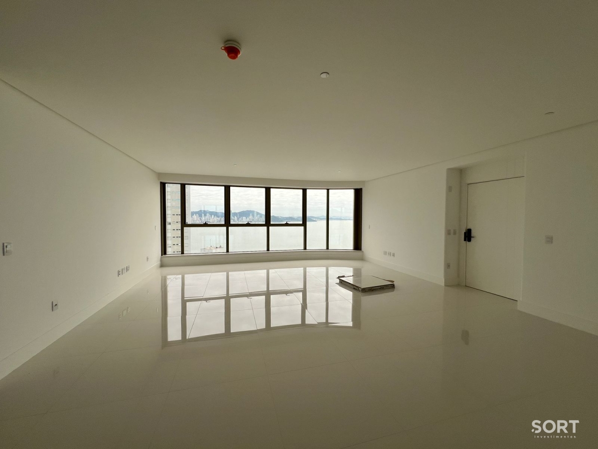 Apartamento Vista Mar no Edifício Yachthouse by Pinifarina