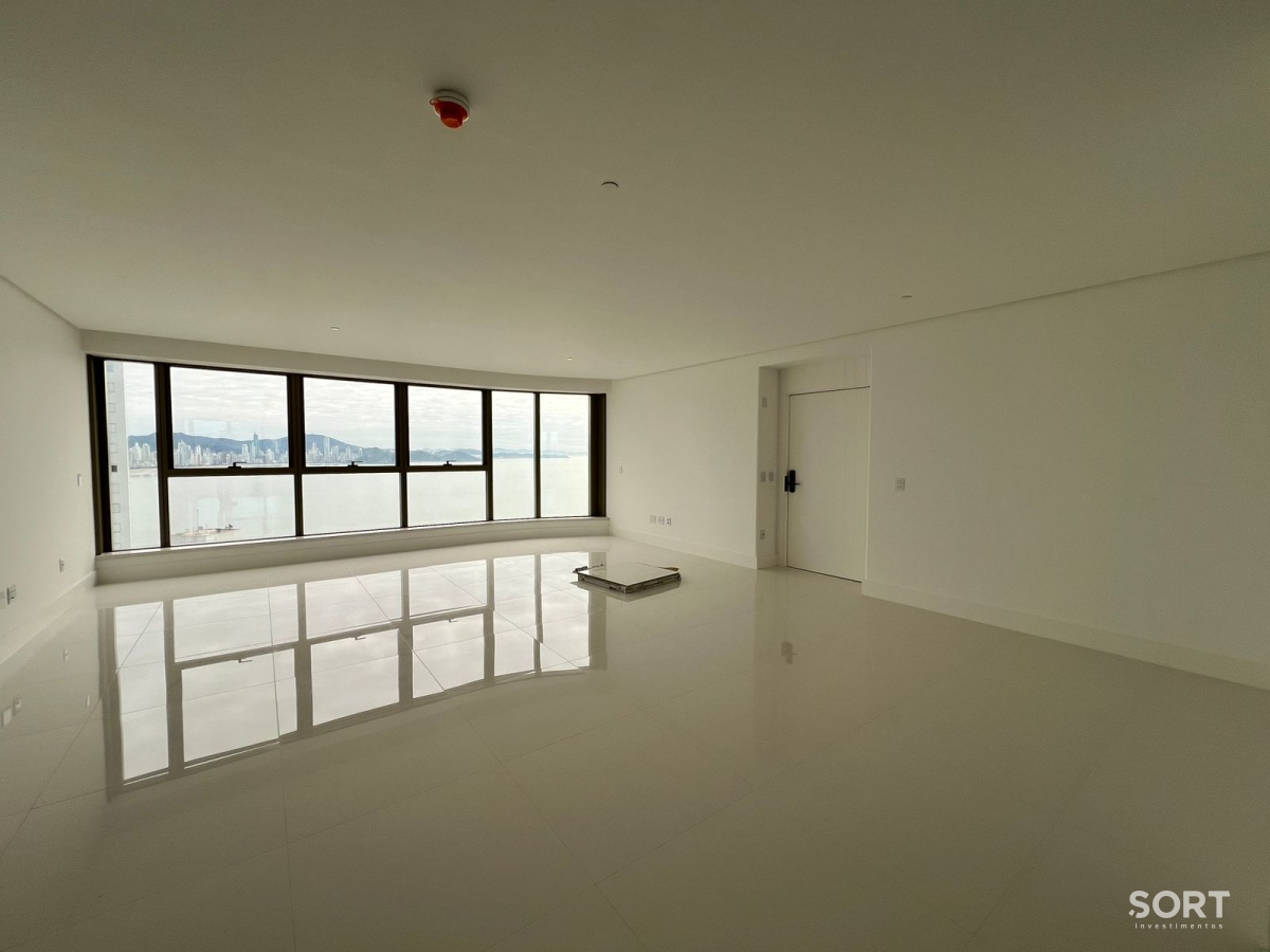 Apartamento Vista Mar no Edifício Yachthouse by Pinifarina