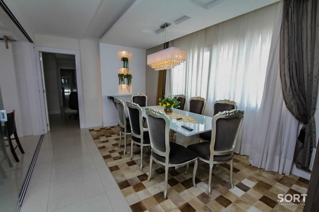 Sala de Jantar Cobertura Duplex Frente Mar no Edifício Sea's Palace