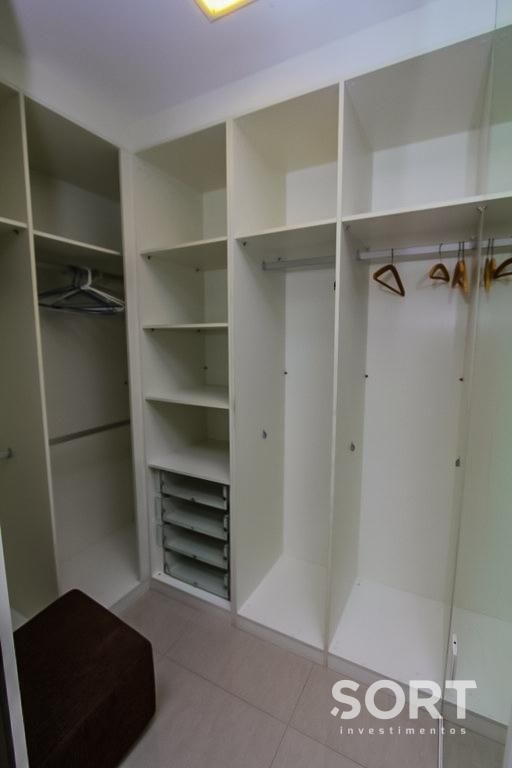 Closet Suíte Master Cobertura Duplex Frente Mar no Edifício Sea's Palace
