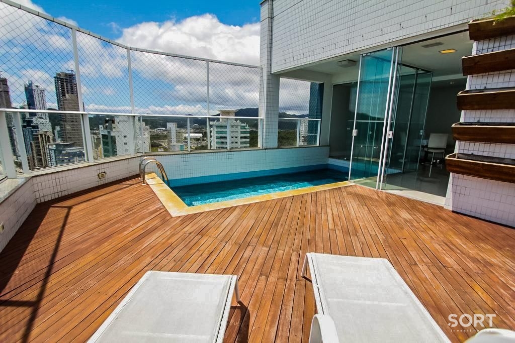 Piscina Privativa Cobertura Duplex Frente Mar no Edifício Sea's Palace
