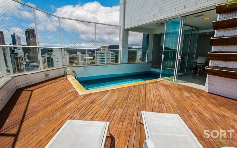 Piscina Privativa Cobertura Duplex Frente Mar no Edifício Sea's Palace