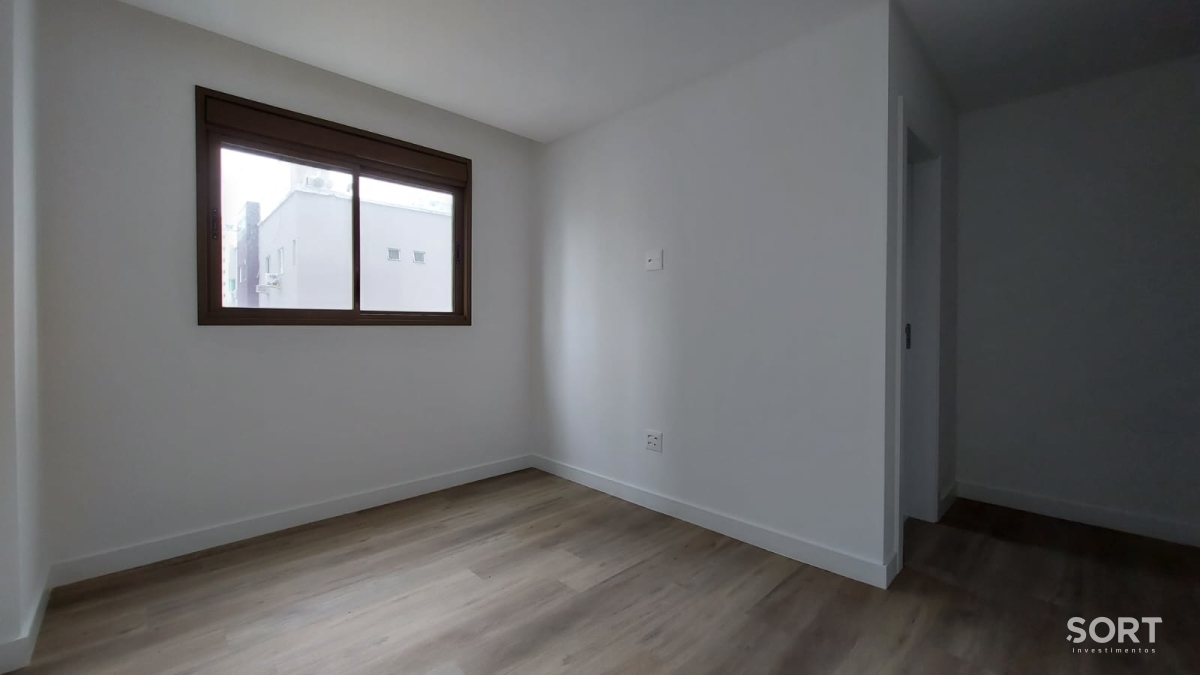 Suíte Apartamento no Edifício Admirá