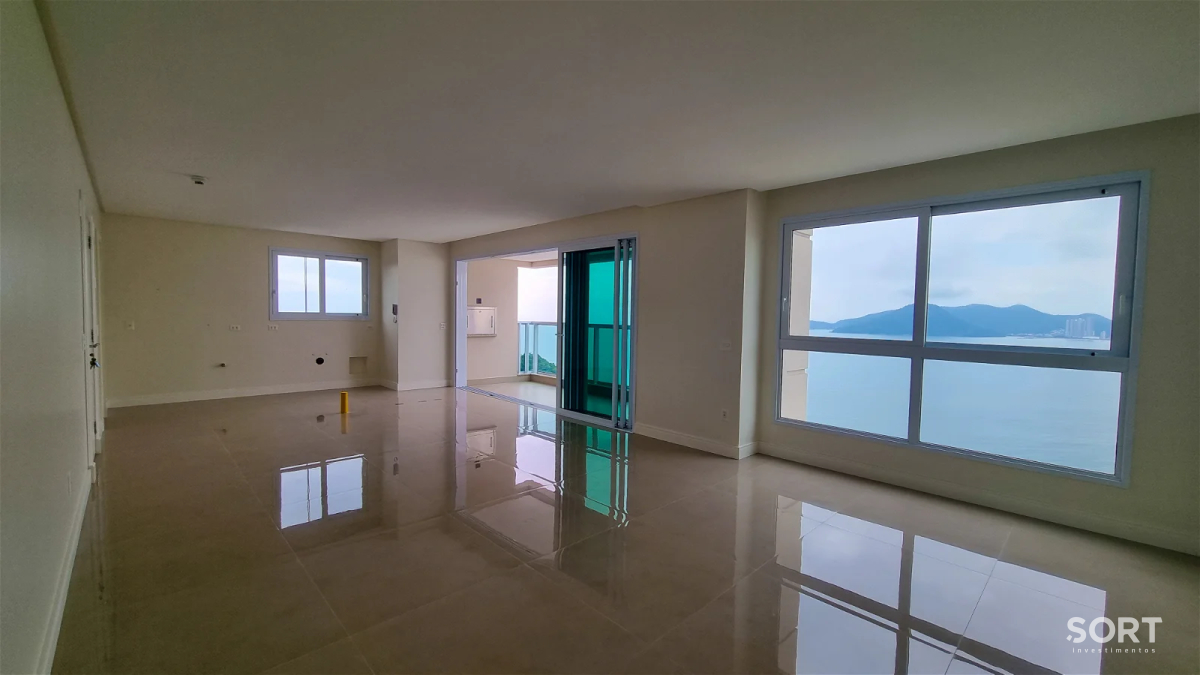 Amplo Apartamento Vista Mar na Barra Norte