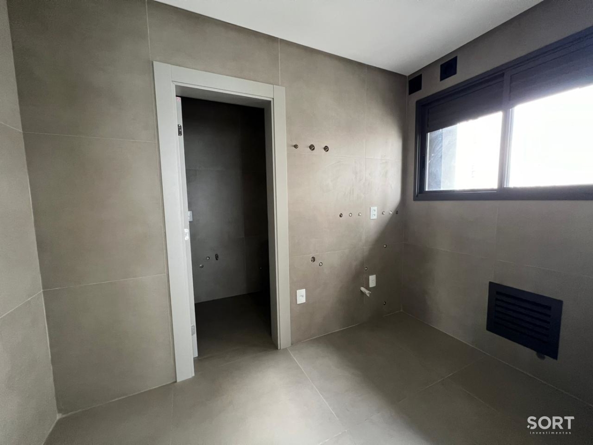 Apartamento na Barra Norte Edifício Empire
