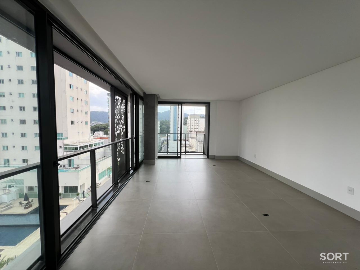 Apartamento na Barra Norte Edifício Empire