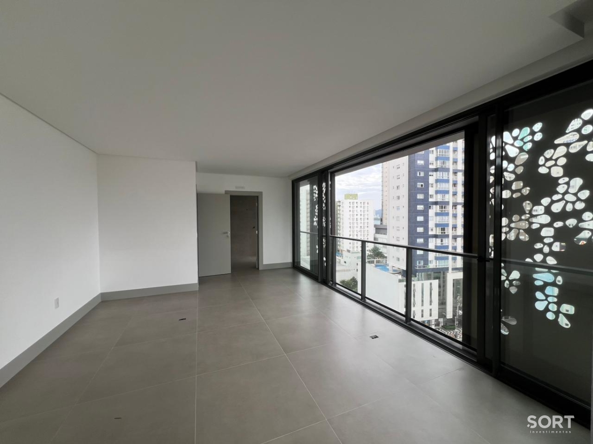 Apartamento na Barra Norte Edifício Empire