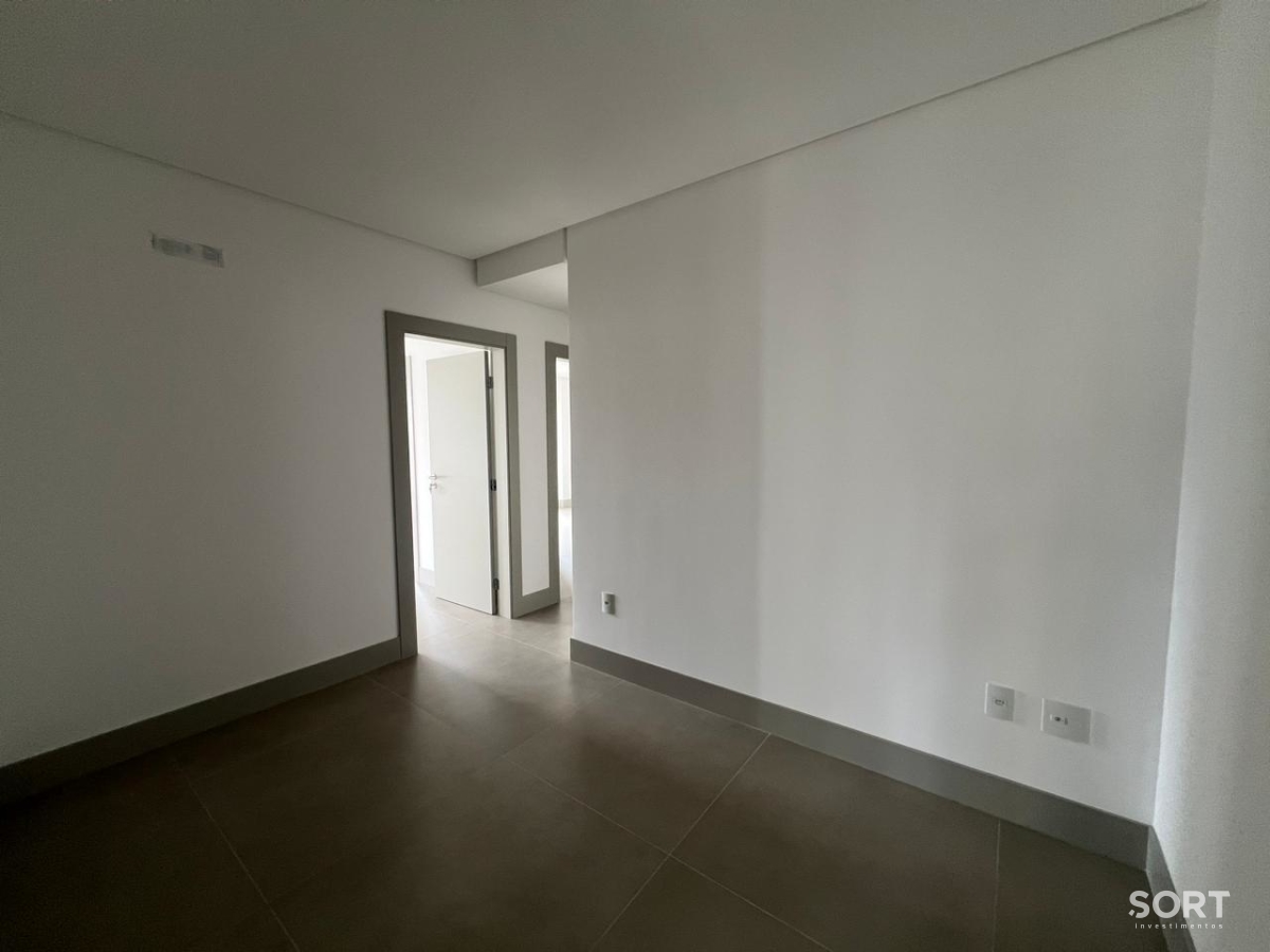 Apartamento na Barra Norte Edifício Empire