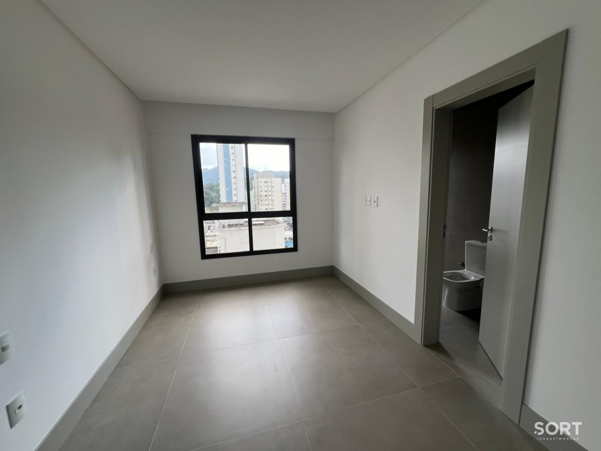 Suíte Apartamento na Barra Norte Edifício Empire